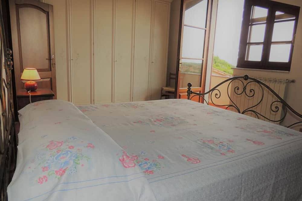 Appartamento intero, Appartamento in posizione tranquilla, giardino e terrazza vita mare in Pietrasanta, Riviera Toscana