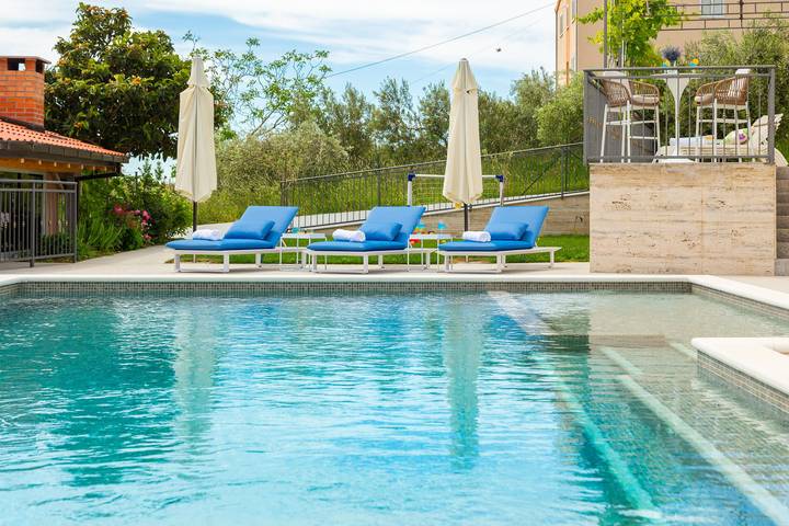 Villa pour 14 personnes, avec jardin et sauna ainsi que terrasse et piscine à Solin - 4