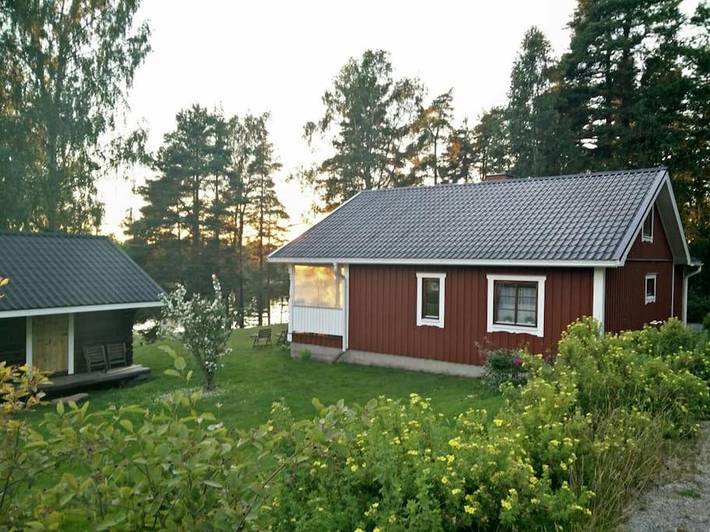 Ferienhaus für 2 Personen, mit Terrasse und Garten sowie Seeblick und Ausblick in Mora