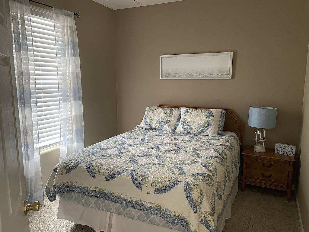 Ganze Wohnung, Brand New Hardwood Floors! Beautiful views, walk to Strip, shopping and fun! in Lake Ozark, Lake of the Ozarks