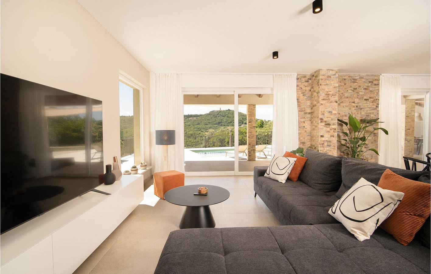 Appartement moderne de 2 chambres avec piscine, parking et à 2 km de la plage in Labin City, Labin