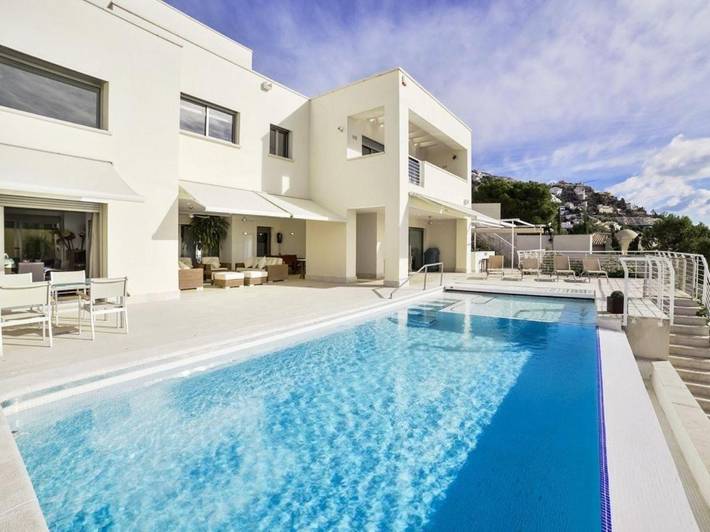 Chalet para 16 personas, con vistas y piscina además de jardín y terraza, Se admiten mascotas en Marina Baja - 3