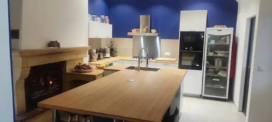 Location de vacances pour 12 personnes, avec piscine ainsi que jardin et vue sur le lac, animaux acceptés à Annesse-et-Beaulieu - 2