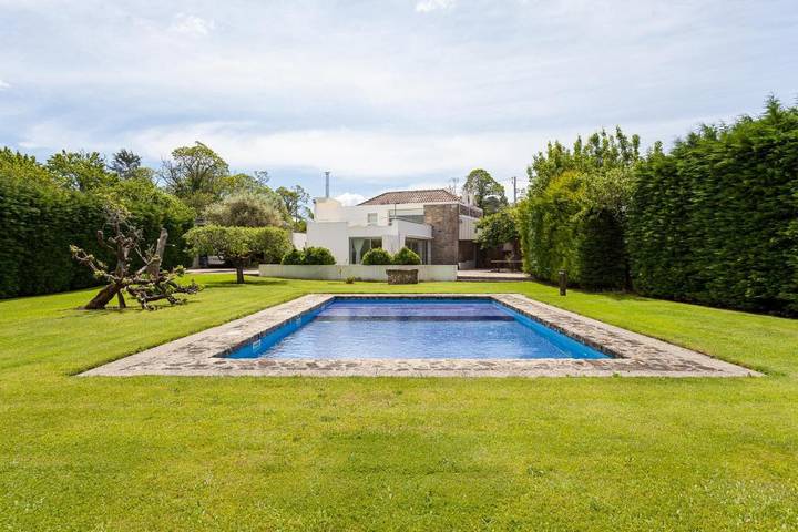 Location de vacances pour 10 personnes, avec Terrasse ainsi que Jardin et Piscine dans Forjães