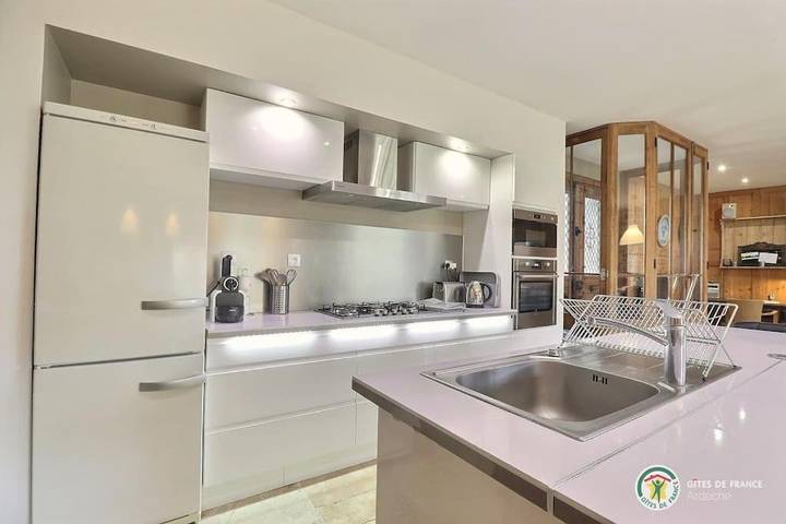 Location de vacances pour 6 personnes, avec Jacuzzi et Terrasse ainsi que Jardin et Sauna à Roiffieux - 3