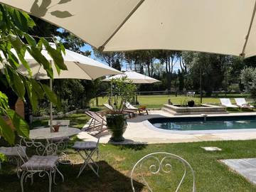 Gîte pour 2 personnes, avec jardin ainsi que vue et piscine, animaux acceptés à Jonquerettes