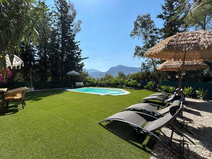 Casa rural para 6 personas, con vistas además de piscina y jardín, Se admiten mascotas en Gaucín