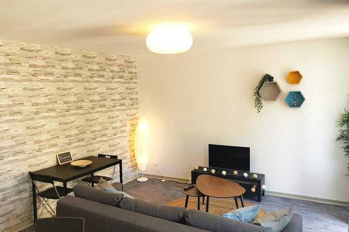 Ganze Wohnung, T2 Les Arcades ★ Plein Center ★ Lumineux ★ Wifi in Valence d'Agen, Quercy