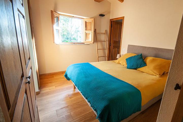 Charming sheepfold, heated swimming pool, landscaped Mediterranean garden in Sotta, Sartène und Umgebung