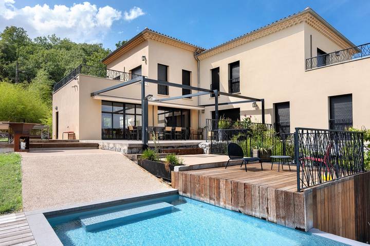Vakantiewoning voor 12 personen, with Balkon and Whirlpool as well as Tuin and Sauna in Balazuc