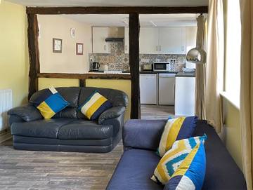 Log Cabin for 2 People in Gloucestershire, South West England, Photo 3