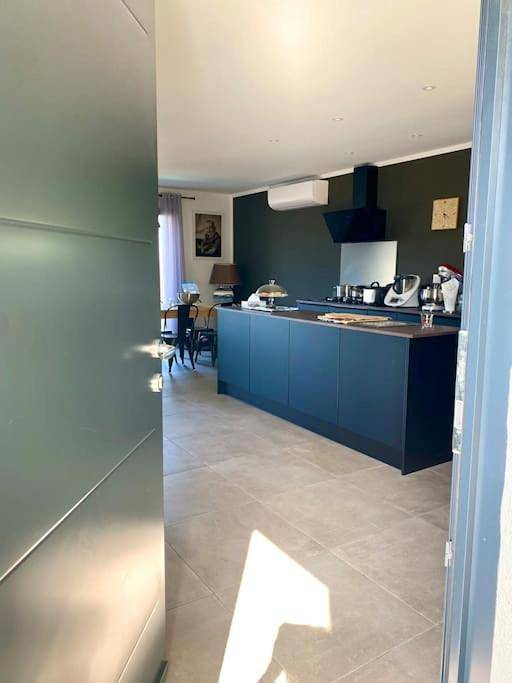 Location de vacances pour 8 personnes, avec vue ainsi que jardin et piscine à Sotta - 4