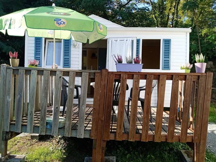 Camping pour 4 personnes, avec Terrasse ainsi que Jardin et Piscine