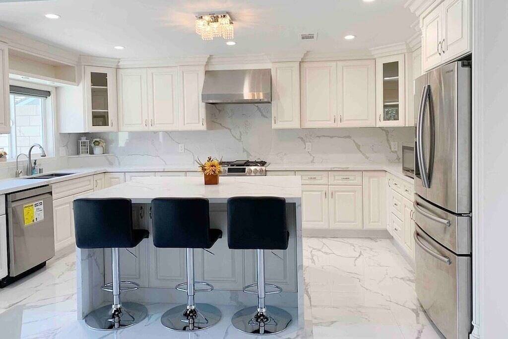 New House 4Be/2Ba, cute Pool/Spa with slide Near Beach, Disneyland For 12! in Westminster, Orange County