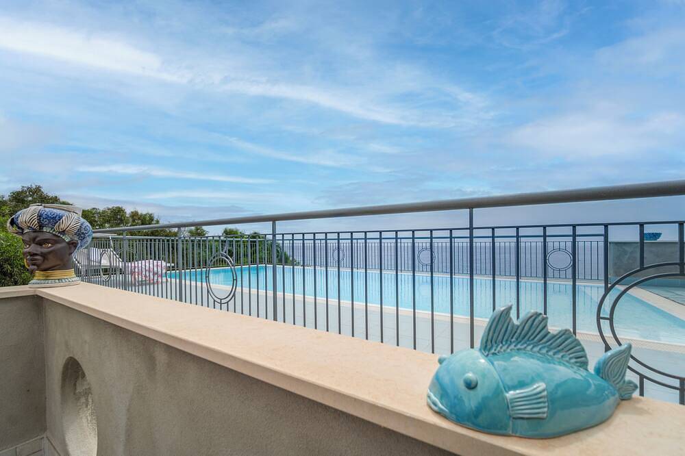 Poseidon studio apartment with sea view and pool access in Fondachello, Catania Province