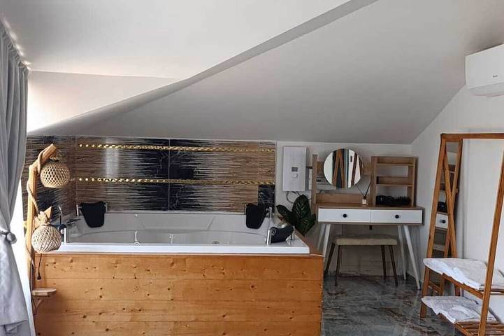 Stunning 2-Bedroom Villa with Heated Pool & Jacuzzi in Antalya, Kemer in Göynük, Kemer (Antalya)