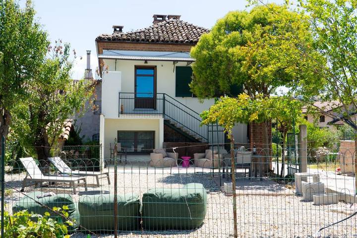 Villa per 2 persone, con piscina e panorama nonché giardino in Langhe
