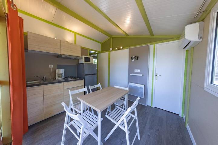Camping pour 5 personnes, avec terrasse ainsi que piscine et vue, animaux acceptés dans Privas - 2