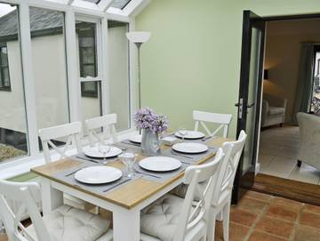 Log Cabin for 6 People in Cranborne Chase, South West England, Photo 1