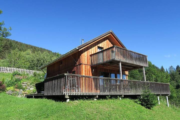 Ferienhaus für 9 Personen, mit Balkon und Garten