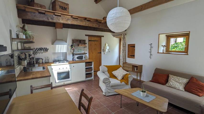 Location de vacances pour 4 personnes, avec piscine ainsi que jardin et jacuzzi à Ceaucé - 4