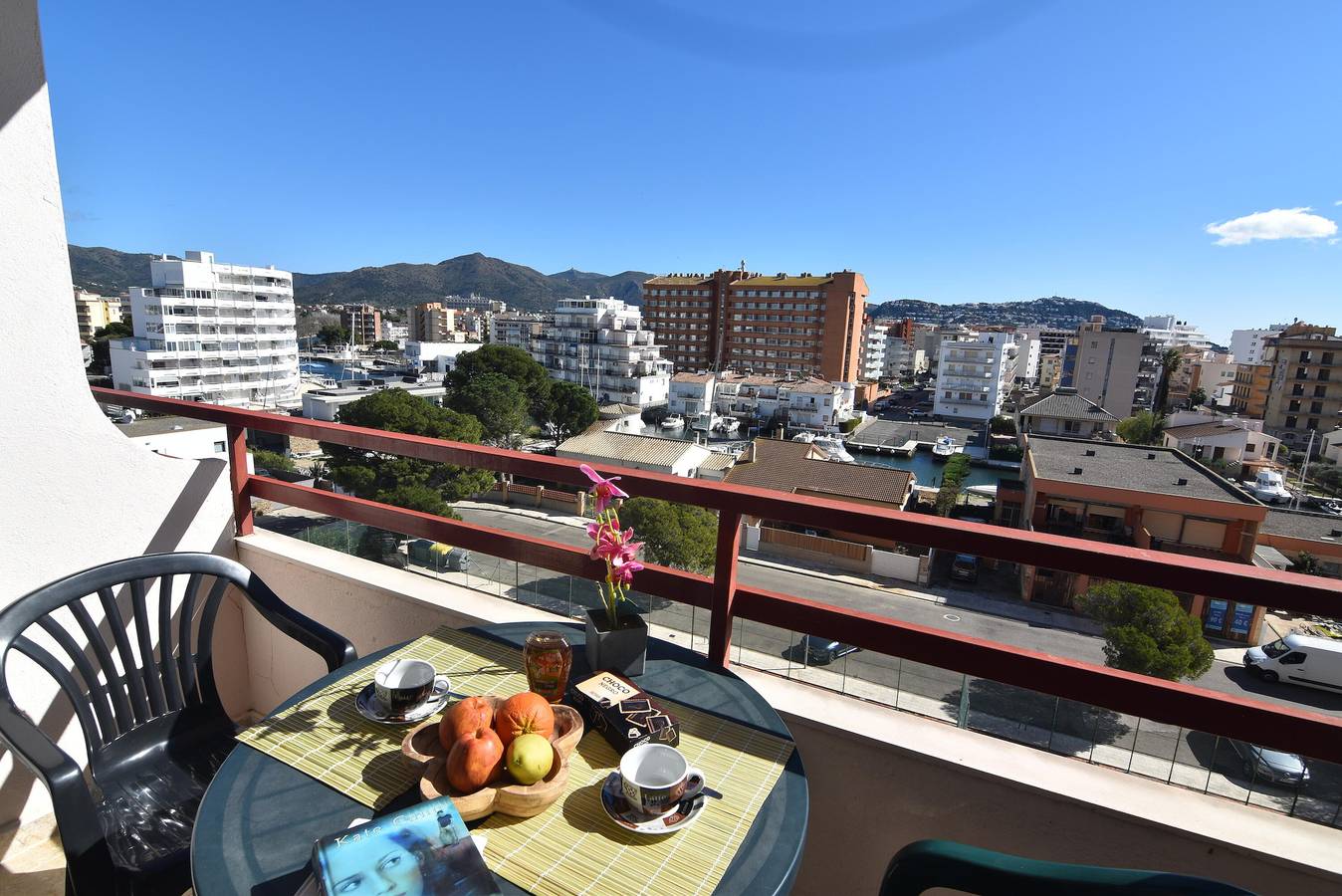 Estudio entero, Estudio moderno en Roses, cerca de la playa, con Wi-Fi y aire acondicionado. in Santa Margarida, Roses