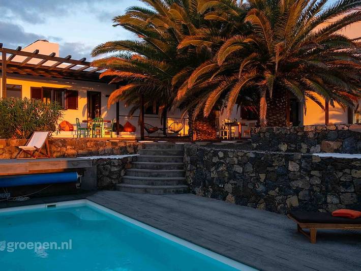 Location de vacances pour 10 personnes, avec piscine ainsi que terrasse et balcon/terrasse dans Famara - 2