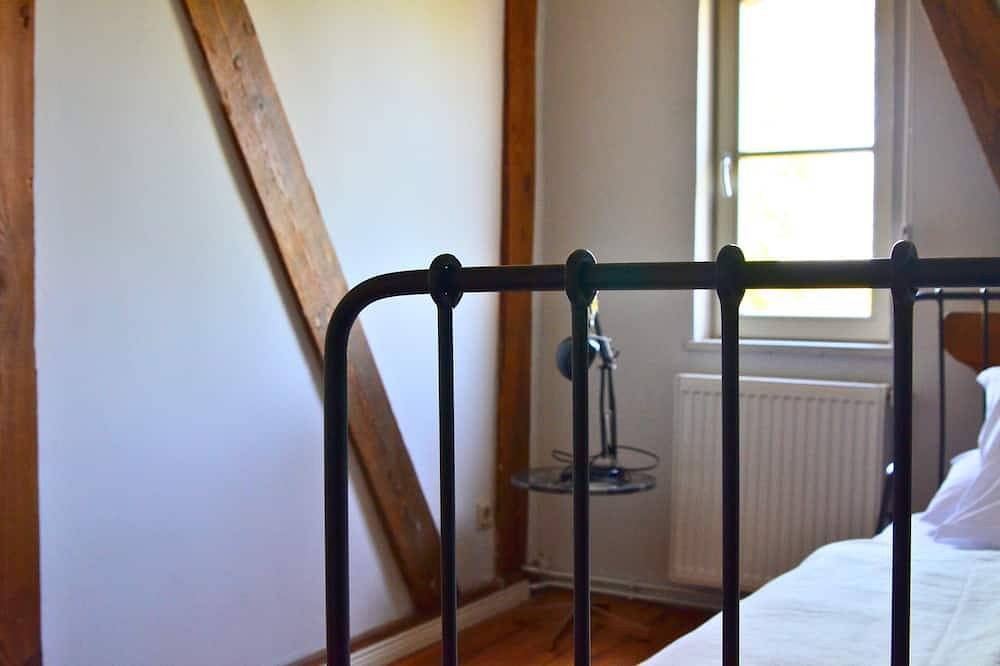 Ganze Wohnung, 3-Bett Zimmer im Gasthaus am Finowkanal (ehemalige Schule von 1875). in Zerpenschleuse, Wandlitz