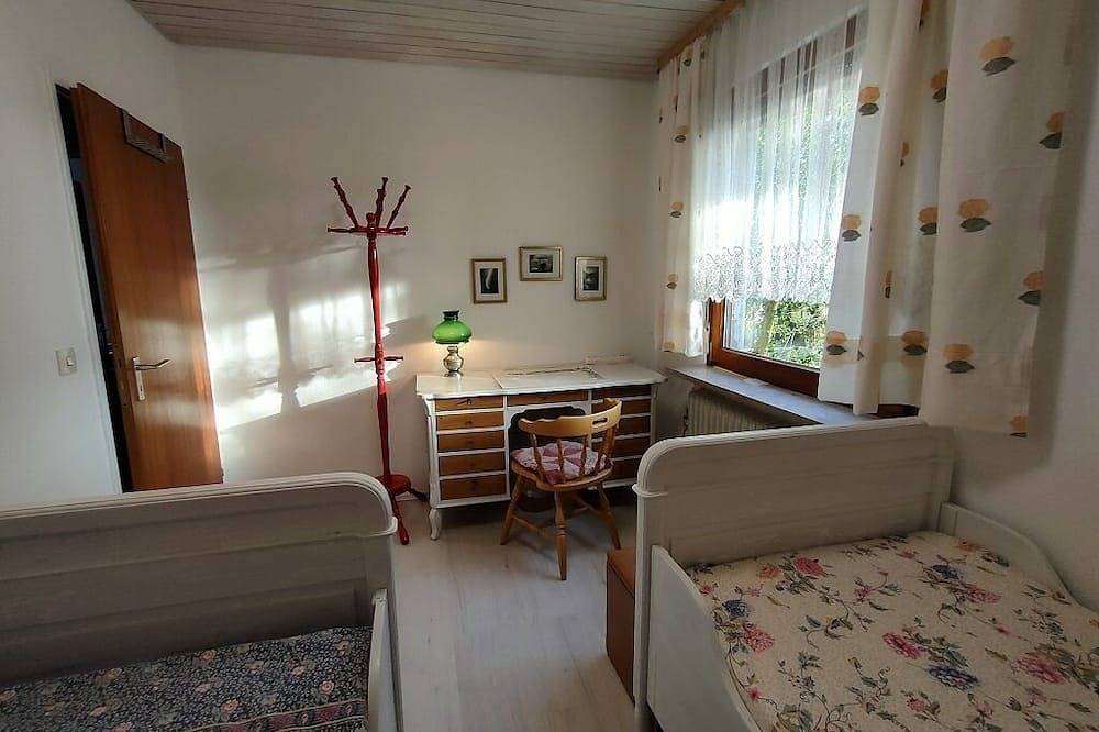 Ganze Wohnung, Gemütliche Ferienwohnung mit 2 Schlafzimmern und Terrasse in Estenfeld, Fränkisches Weinland