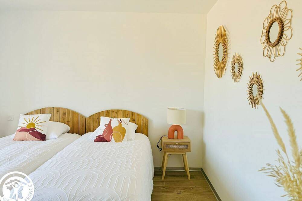 Spacious House with Spa, Sauna, Near La Roche-sur-Yon & Attractions in La Roche-sur-Yon, Loire Valley