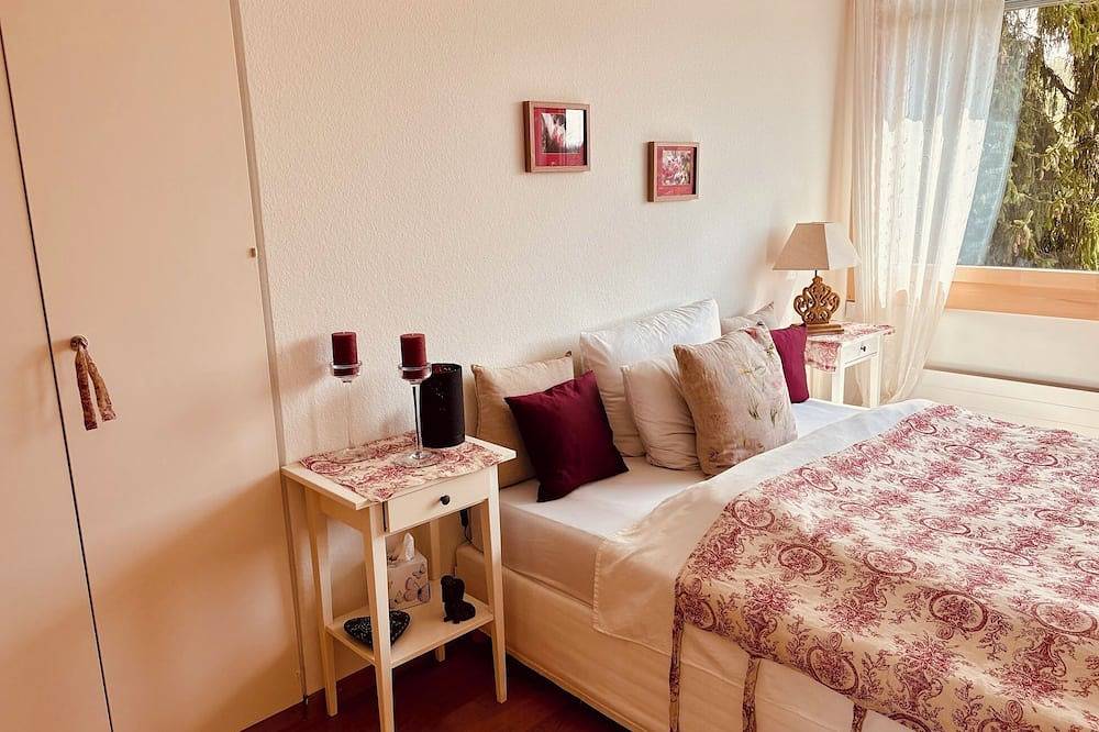 New Bed&Breakfast in Küsnacht! Quiet, green & cozy - 20min to the city centre in Küsnacht, Kanton Zürich