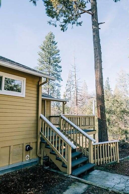 Al fresco dining with lake views, close to Yosemite, walk to lake, foosball in Bass Lake