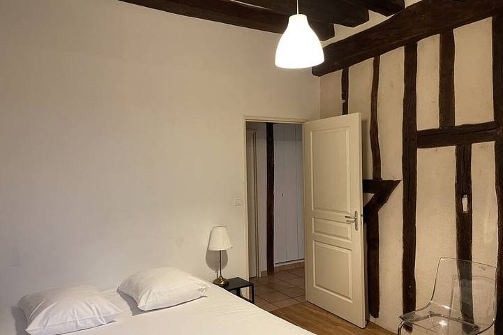 Apartamento entero, Le Coche d'Eau-Apartamento-Moderno-Baño en la habitacion-Vista a la Ciudad in Auxerre, Auxerre region