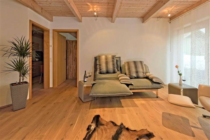 Appartement entier, Appartement 'Albfewo' avec terrasse, jardin et borne de recharge in St. Johann (Württemberg), Neckar-Alb