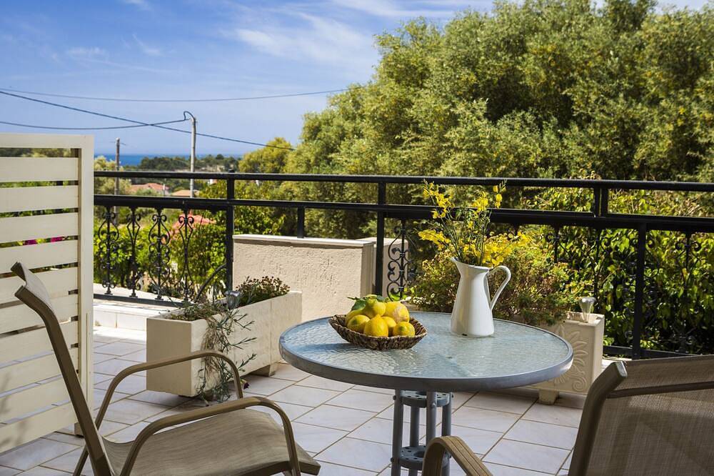 Entire apartment, Polymnia I - Ground Floor Studio No.3 in Lassi, Argostoli