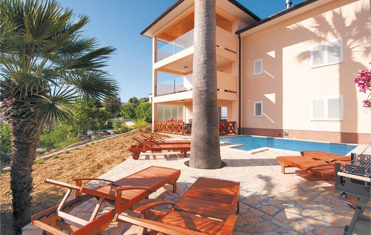 Ferienhaus für 8 Personen, mit Sauna und Terrasse, mit Haustier auf Rab
