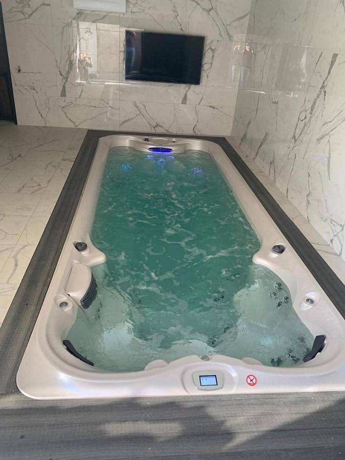 Chambre d’hôte pour 2 personnes, avec piscine ainsi que sauna et jacuzzi