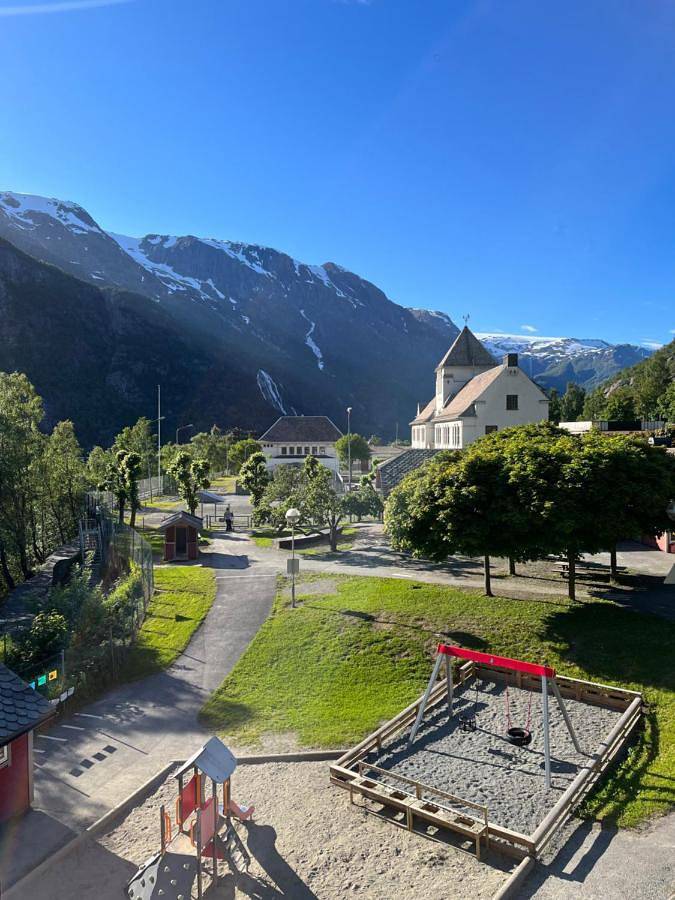 Ferienwohnung für 8 Personen, mit Ausblick und Terrasse sowie Seeblick und Garten in Odda - 3