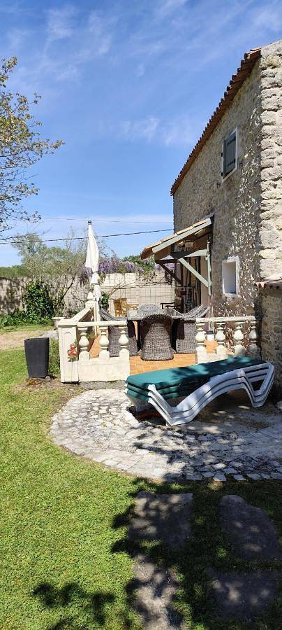 Location de vacances pour 6 personnes, avec piscine ainsi que vue et jardin dans Cartelègue - 2