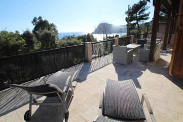 Gîte pour 5 personnes, avec vue ainsi que piscine et jardin, animaux acceptés à Rayol-Canadel-sur-Mer