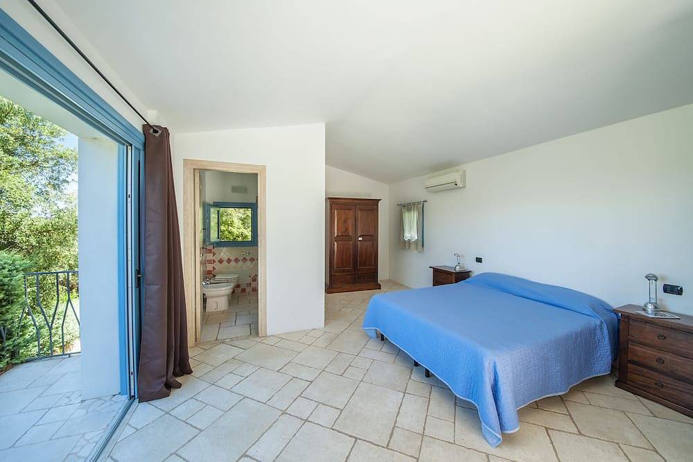 Herrliche Villa mit Pool (der mit nur einer anderen Wohnung geteilt wird) in Arzachena, Costa Smeralda