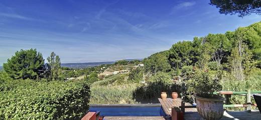 Gîte pour 4 personnes, avec piscine et jardin ainsi que sauna et balcon à Le Beausset