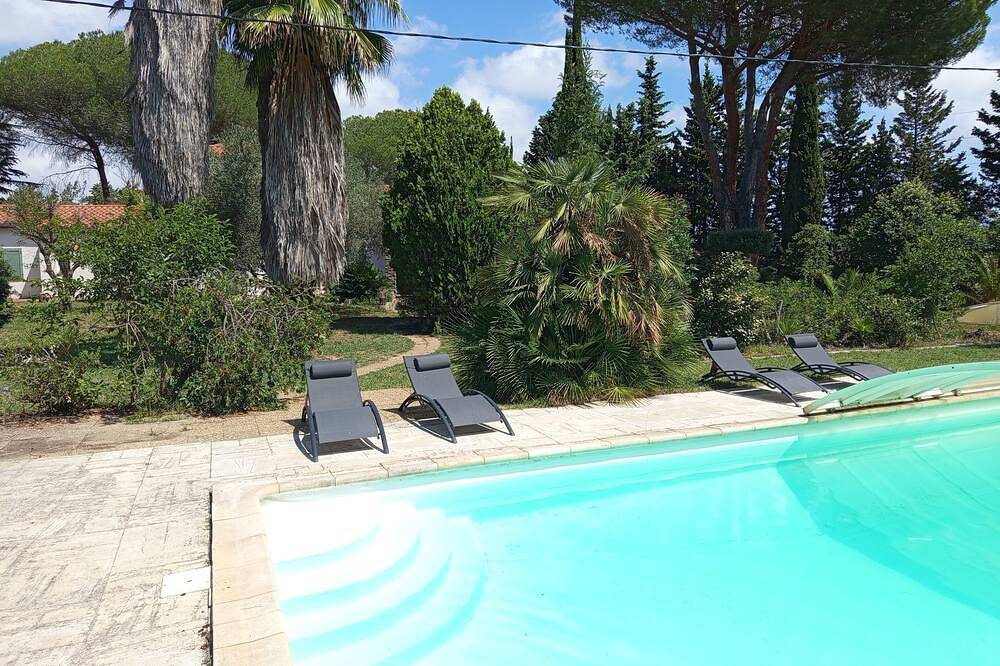 Grande villa piscine 11x5m dans parc de 7700 M2. Veranda et multiples terrasses. in Montescot, Côte méditerranéenne (France)