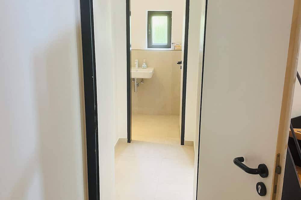 Appartamento intero, Large, fully equipped apartment with parking spaces in Düsseldorf, Dusseldorf e dintorni