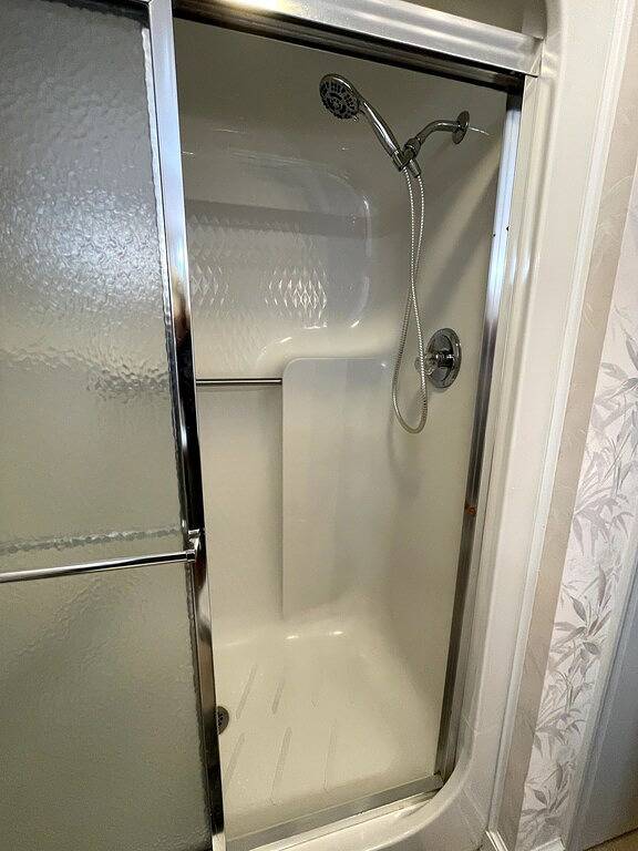 Vacation rental for 18 people, with yard and balcony in Lake Gaston