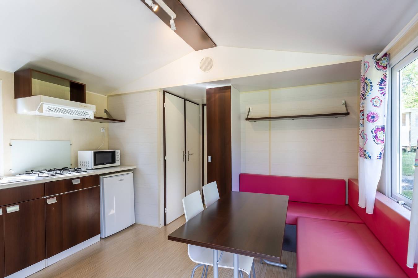 Mobil Home 'Le Panoramique' con piscina compartida, terraza privada y Wi-Fi in Saint-Pompont, Périgord Noir