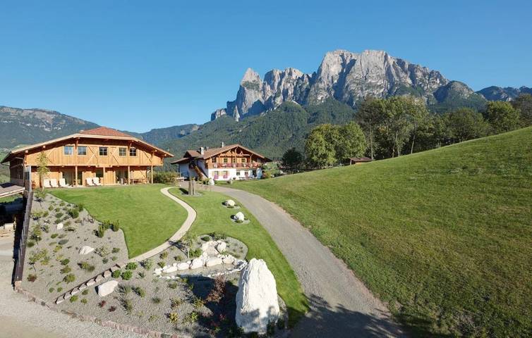 Hütte für 4 Personen, mit Balkon und Terrasse sowie Garten und Sauna in Schlern-Gruppe