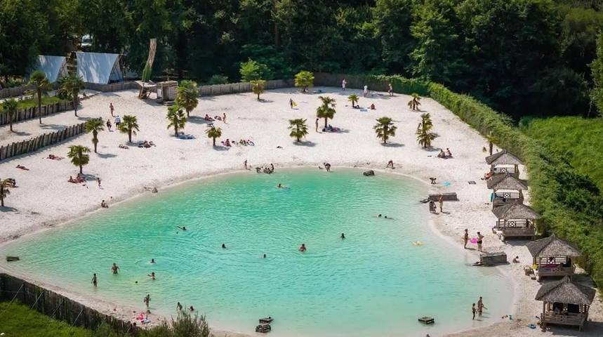 Camping pour 6 personnes, avec jacuzzi ainsi que piscine et sauna