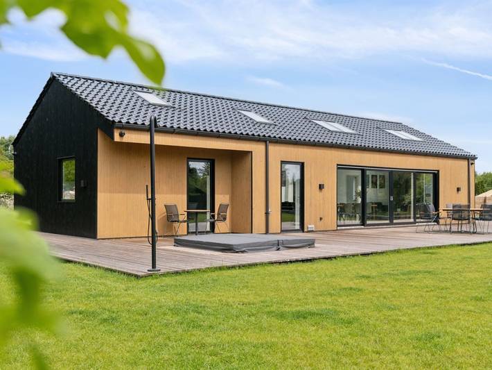 Feriehus for 8 personer, med terrasse i Gilleleje