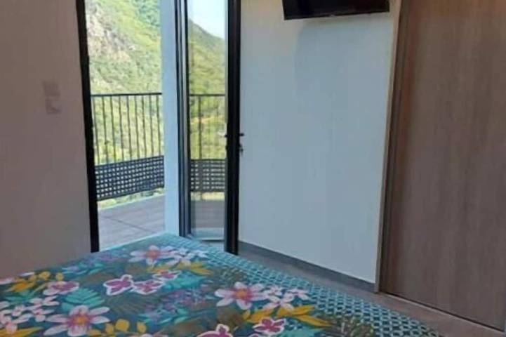 Location de vacances pour 6 personnes, avec balcon et jardin à Pied-de-Borne - 3